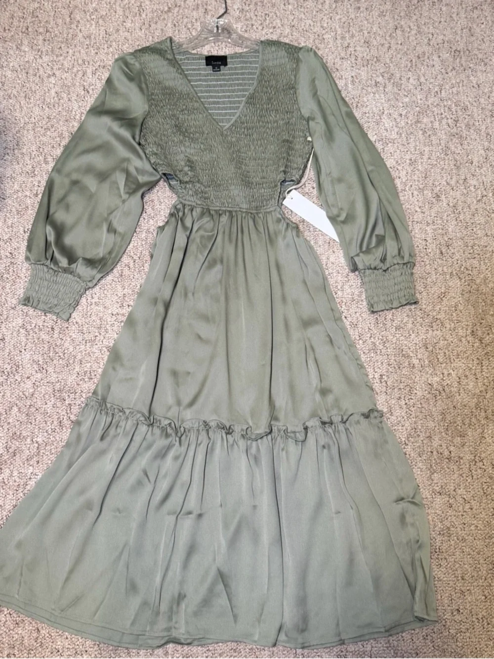NWT Lumiere Olive Green Maxi Dress Smocked Bodice Side Cut-Out Tiered VNeck Med - Picture 6 of 12